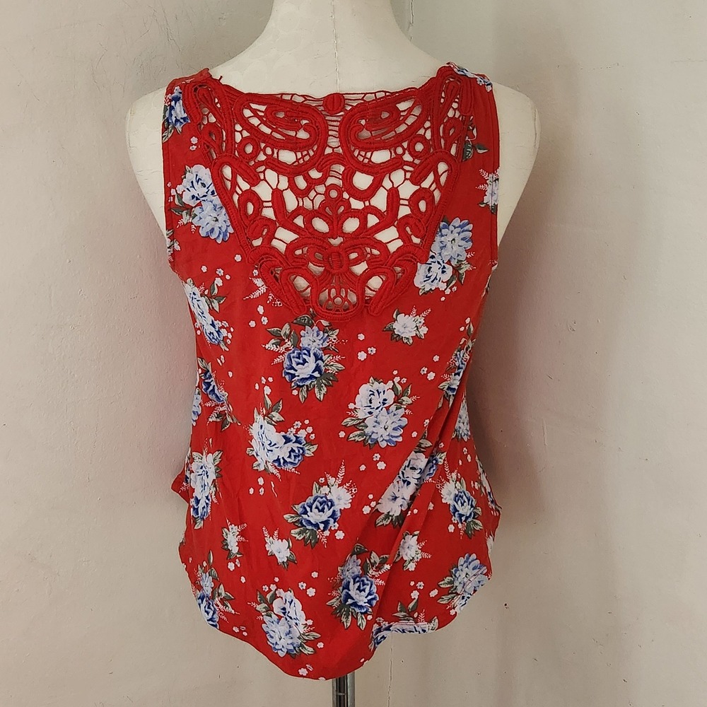 No Comment Red Floral Button Front Tank Top‎ Crochet Lace Back Women's Medium - Picture 2 of 5